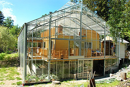 Casa con serra solare